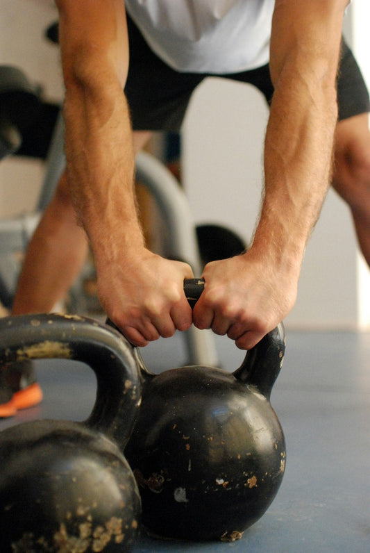 Kettlebell Deadlift: Technik, häufige Fehler und Progressionen für dein Home-Gym - Sportschmiede